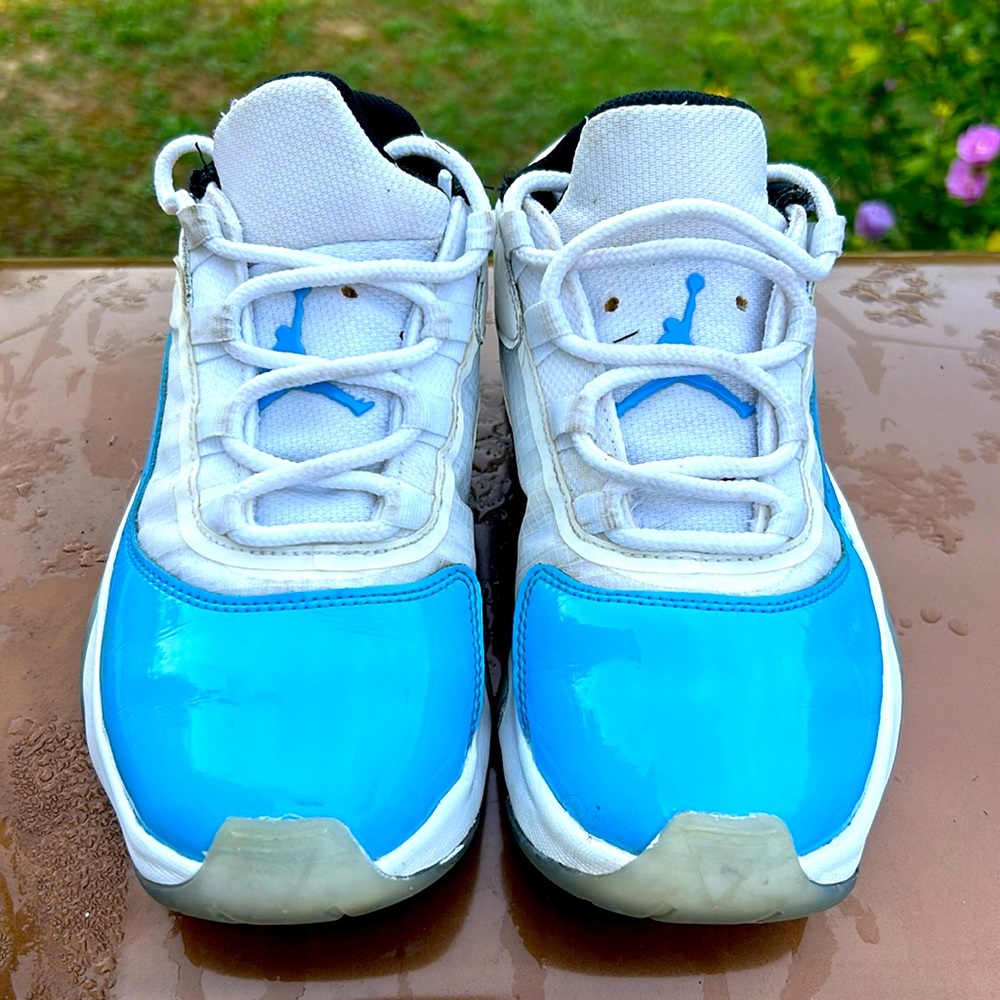 Nike Air Jordan 11 Big Kids size 5Y